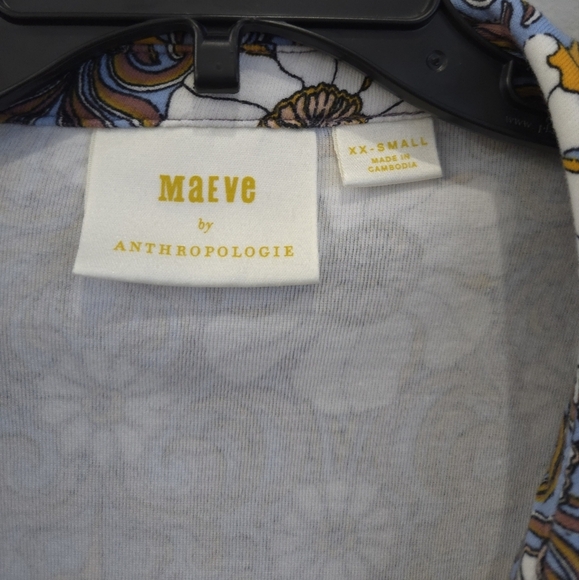 Maeve Blu Motif Floral Button-Up Top - Picture 9 of 12